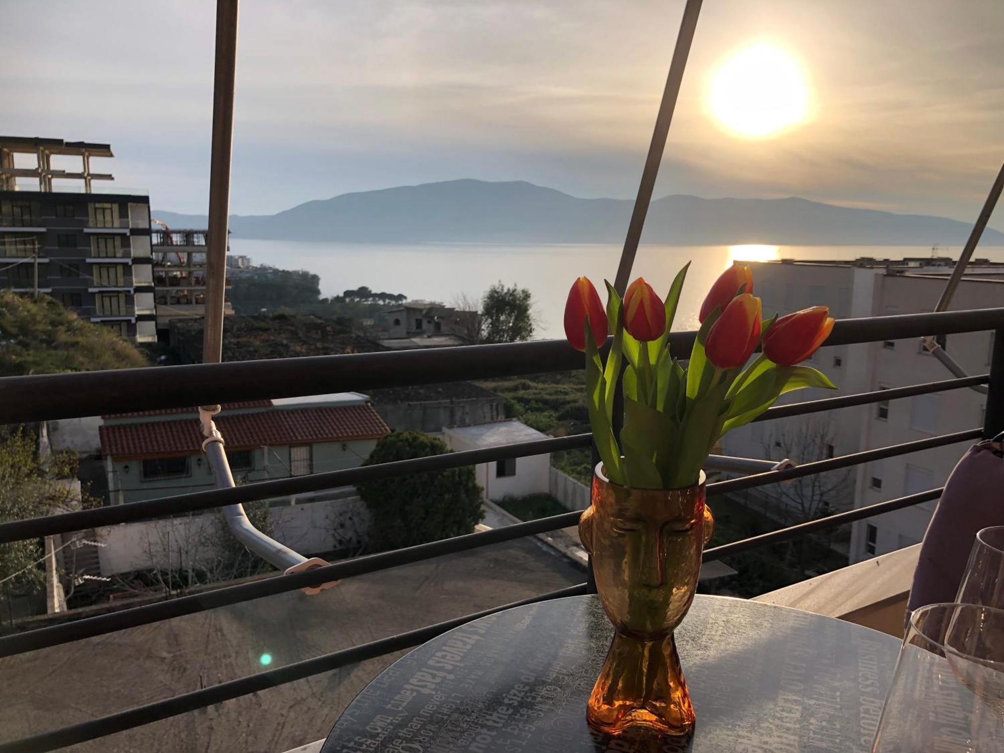 Jon's View Apartment *